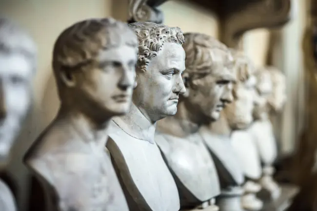 Museum mit Griechischen Statuen.