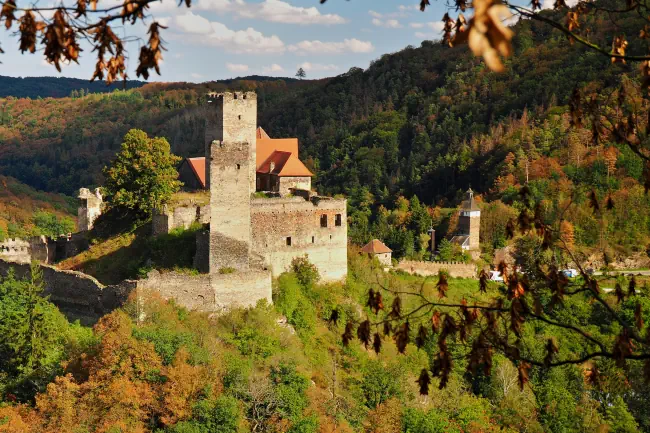 Hardegg Schloss im Bezirk Hollabrunn. Klicke hier um auf die Seite Veranstaltungen in Hollabrunn zu wechseln