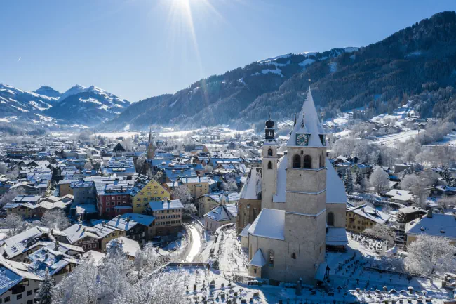 Kitzbühel Ski Resort. Tirol Alpen. Sonniger winter Tag.