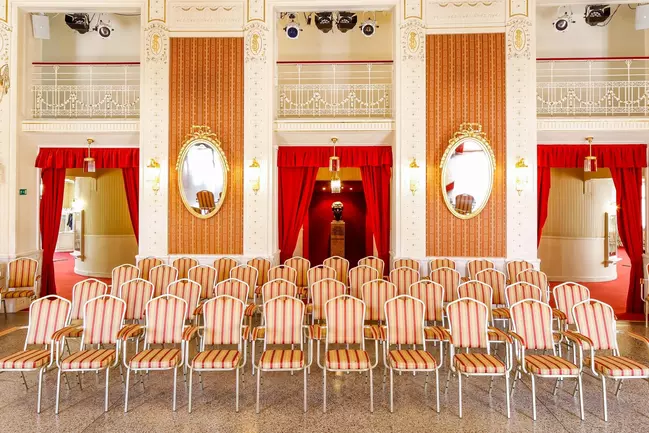 Bestuhlung des Max-Reinhardt-Foyer